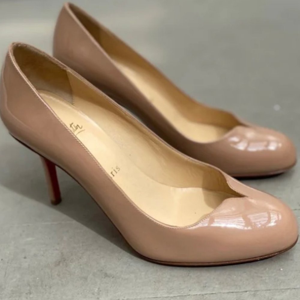 Christian Louboutin Sophia Regina Notched Patent Leather Pumps Nude Heels 38 7.5